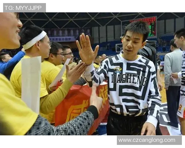 杭州篮球队状态变革引发热议球迷期待新赛季的精彩表现与突破 杭州篮球队状态变革引发热议球迷期待新赛季的精彩表现与突破