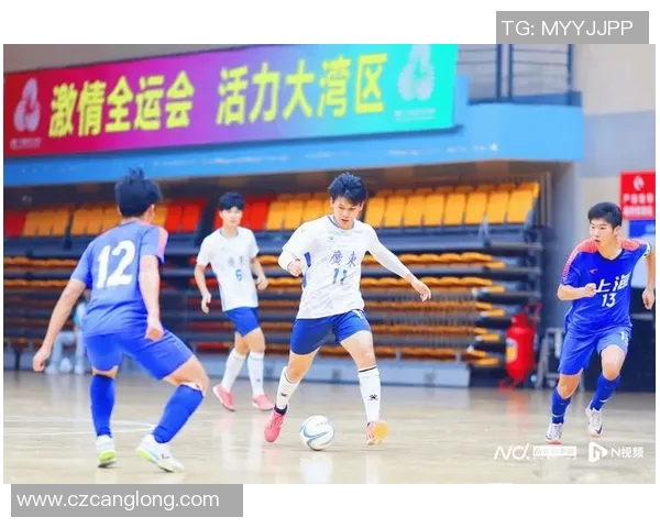 职业足球明星在街头打野球的趣味与挑战揭秘